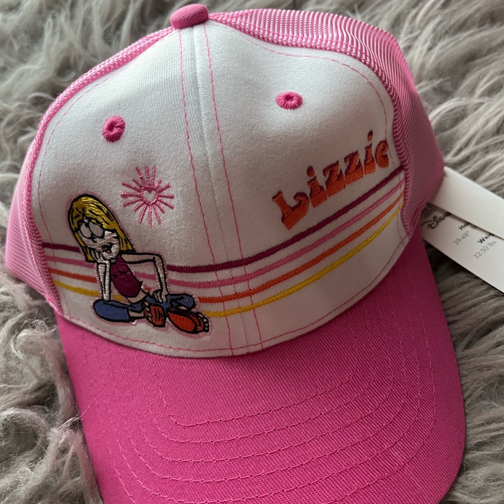 🛑SOLD🛑Disney store Girls Lizzie McGuire trucker hat NWT - Picture 2 of 4